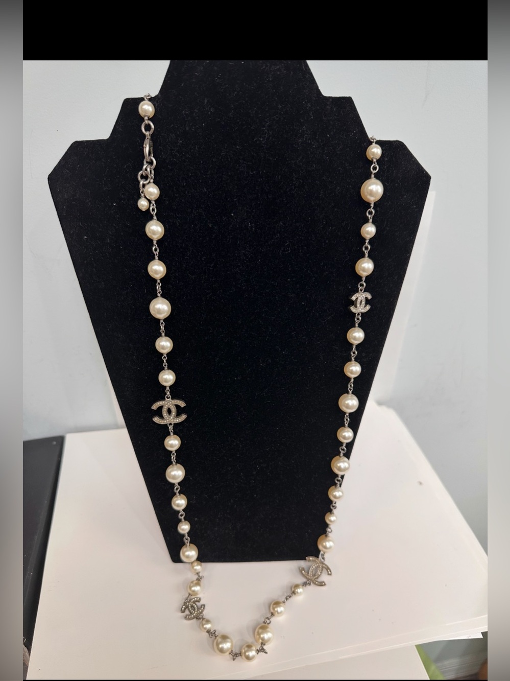 CHANEL classic Necklace with CC Logo Accents and Pearls